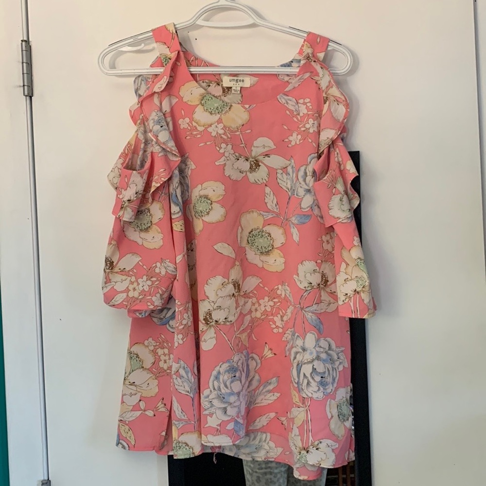 Cold Shoulder Top - Picture 2 of 9